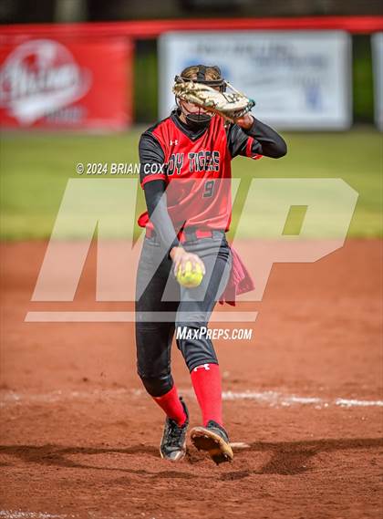 Thumbnail 1 in Flippin vs Green Forest (AAA 3A-1 District Tournament) photogallery.