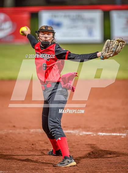 Thumbnail 3 in Flippin vs Green Forest (AAA 3A-1 District Tournament) photogallery.