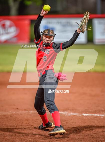 Thumbnail 3 in Flippin vs Green Forest (AAA 3A-1 District Tournament) photogallery.