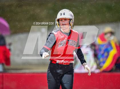 Thumbnail 3 in Flippin vs Green Forest (AAA 3A-1 District Tournament) photogallery.