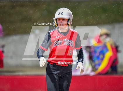Thumbnail 1 in Flippin vs Green Forest (AAA 3A-1 District Tournament) photogallery.
