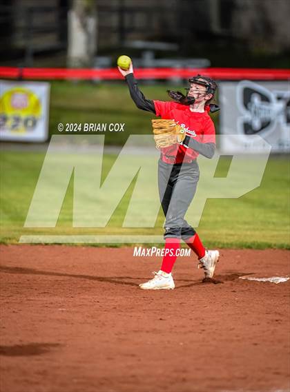 Thumbnail 1 in Flippin vs Green Forest (AAA 3A-1 District Tournament) photogallery.