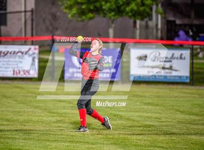 Thumbnail 2 in Flippin vs Green Forest (AAA 3A-1 District Tournament) photogallery.