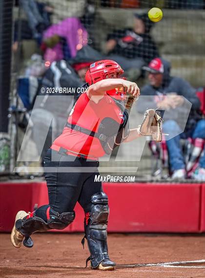 Thumbnail 2 in Flippin vs Green Forest (AAA 3A-1 District Tournament) photogallery.