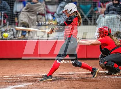 Thumbnail 2 in Flippin vs Green Forest (AAA 3A-1 District Tournament) photogallery.