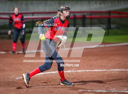 Thumbnail 2 in Flippin vs Green Forest (AAA 3A-1 District Tournament) photogallery.