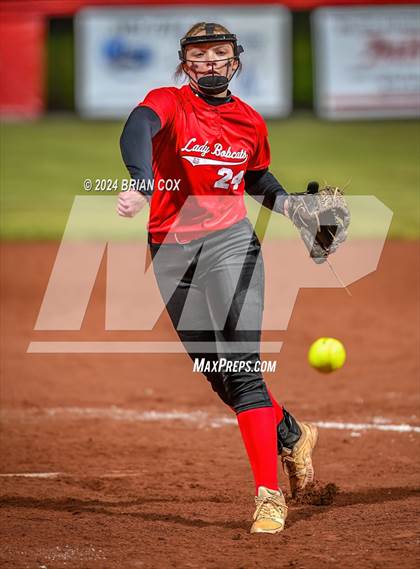 Thumbnail 1 in Flippin vs Green Forest (AAA 3A-1 District Tournament) photogallery.