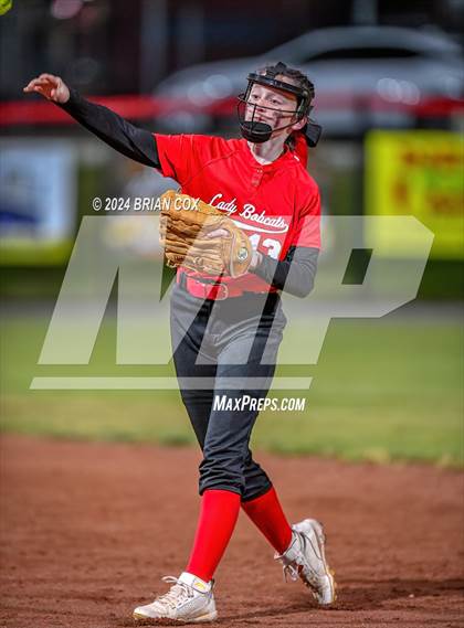 Thumbnail 2 in Flippin vs Green Forest (AAA 3A-1 District Tournament) photogallery.