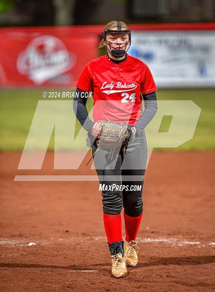 Thumbnail 3 in Flippin vs Green Forest (AAA 3A-1 District Tournament) photogallery.