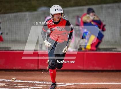 Thumbnail 3 in Flippin vs Green Forest (AAA 3A-1 District Tournament) photogallery.