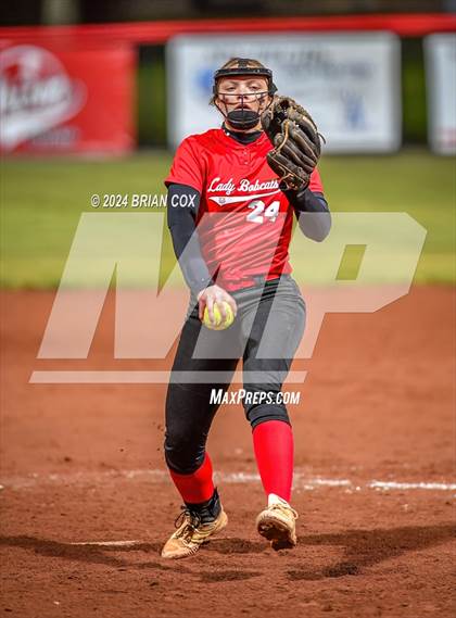 Thumbnail 3 in Flippin vs Green Forest (AAA 3A-1 District Tournament) photogallery.