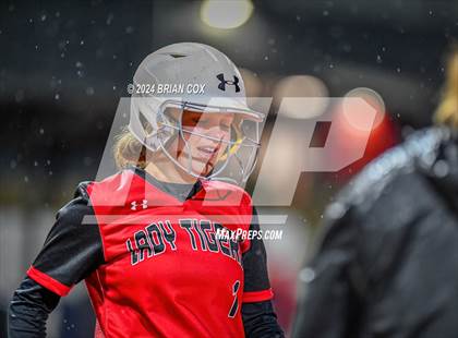 Thumbnail 2 in Flippin vs Green Forest (AAA 3A-1 District Tournament) photogallery.