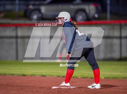 Thumbnail 2 in Flippin vs Green Forest (AAA 3A-1 District Tournament) photogallery.