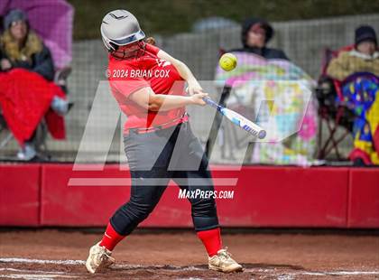 Thumbnail 2 in Flippin vs Green Forest (AAA 3A-1 District Tournament) photogallery.