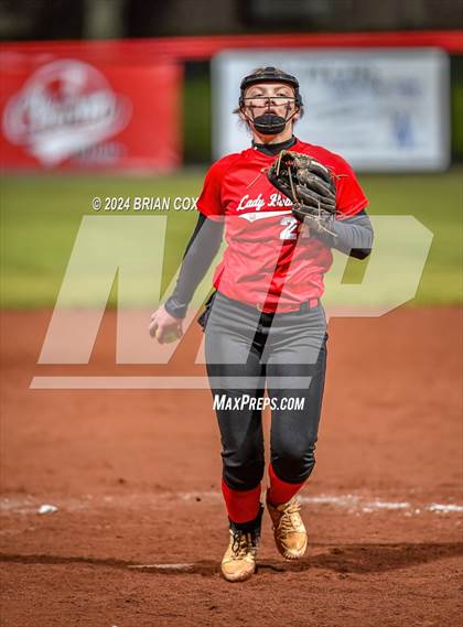 Thumbnail 1 in Flippin vs Green Forest (AAA 3A-1 District Tournament) photogallery.