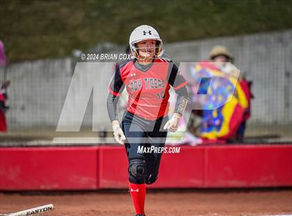 Thumbnail 1 in Flippin vs Green Forest (AAA 3A-1 District Tournament) photogallery.