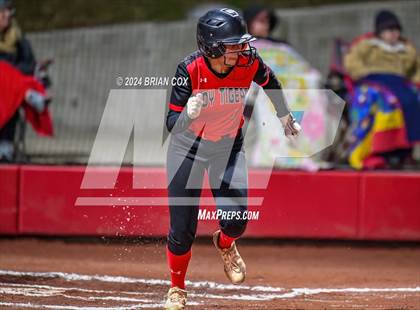 Thumbnail 2 in Flippin vs Green Forest (AAA 3A-1 District Tournament) photogallery.