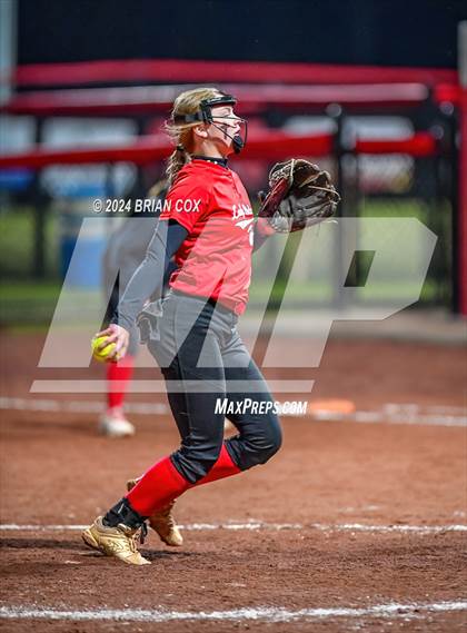 Thumbnail 3 in Flippin vs Green Forest (AAA 3A-1 District Tournament) photogallery.