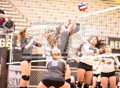 Thumbnail 2 in Kaufman vs. Princeton (UIL 4A Bi-District Playoff) photogallery.