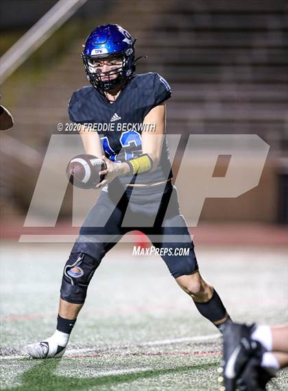 Thumbnail 2 in Gunter vs. Henrietta (UIL 3A D2 Area) photogallery.