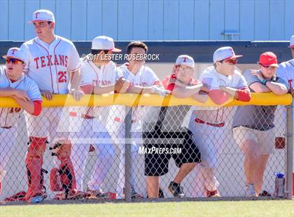 Thumbnail 3 in Floresville vs. Ray (UIL 5A Bi-district Playoffs) photogallery.