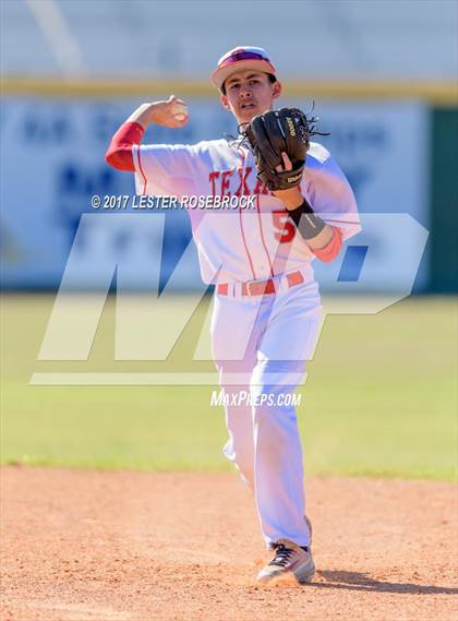 Thumbnail 1 in Floresville vs. Ray (UIL 5A Bi-district Playoffs) photogallery.