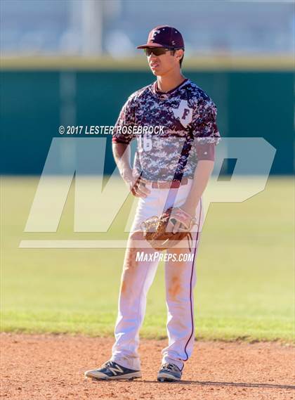 Thumbnail 2 in Floresville vs. Ray (UIL 5A Bi-district Playoffs) photogallery.