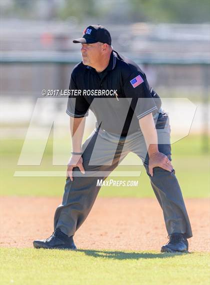 Thumbnail 1 in Floresville vs. Ray (UIL 5A Bi-district Playoffs) photogallery.