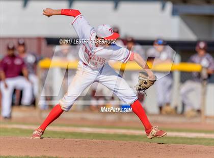 Thumbnail 1 in Floresville vs. Ray (UIL 5A Bi-district Playoffs) photogallery.