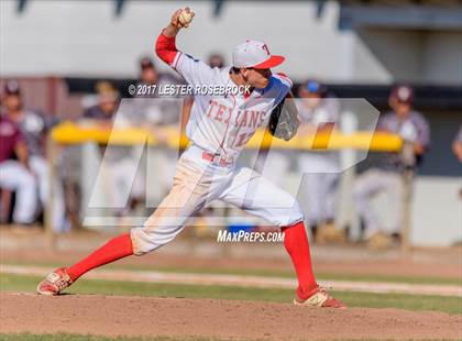 Thumbnail 2 in Floresville vs. Ray (UIL 5A Bi-district Playoffs) photogallery.