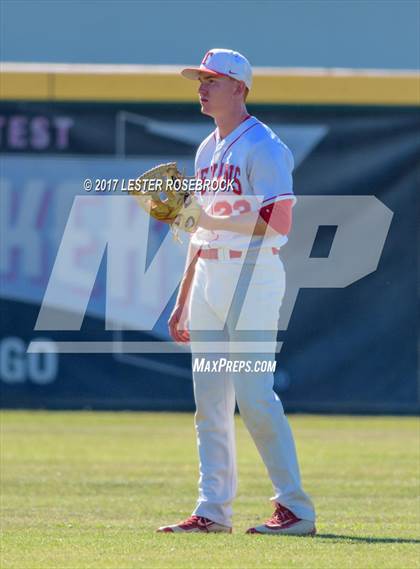 Thumbnail 2 in Floresville vs. Ray (UIL 5A Bi-district Playoffs) photogallery.