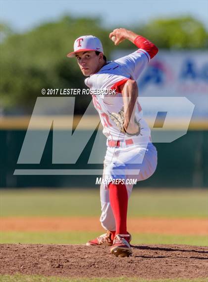 Thumbnail 3 in Floresville vs. Ray (UIL 5A Bi-district Playoffs) photogallery.