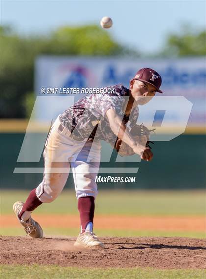 Thumbnail 3 in Floresville vs. Ray (UIL 5A Bi-district Playoffs) photogallery.