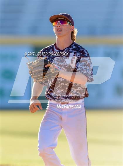 Thumbnail 2 in Floresville vs. Ray (UIL 5A Bi-district Playoffs) photogallery.
