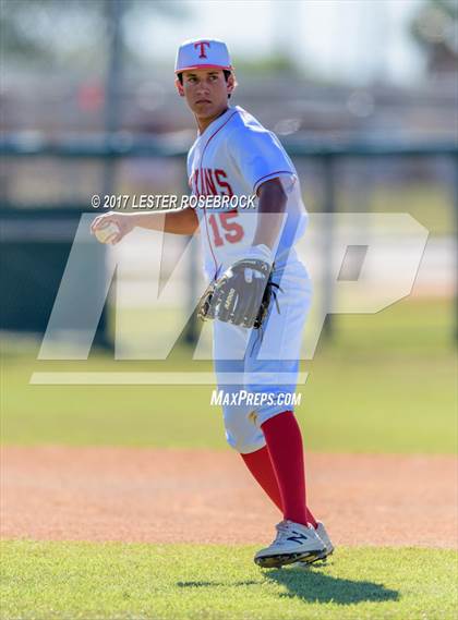 Thumbnail 1 in Floresville vs. Ray (UIL 5A Bi-district Playoffs) photogallery.