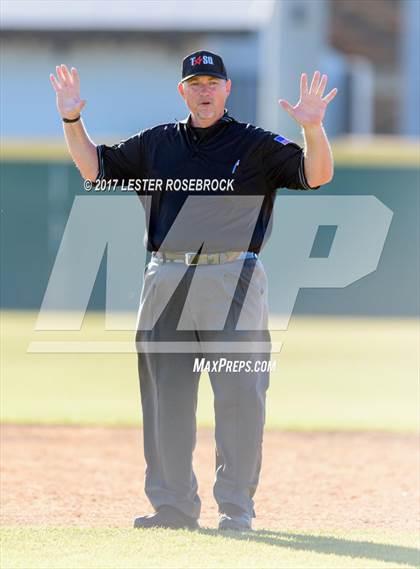 Thumbnail 3 in Floresville vs. Ray (UIL 5A Bi-district Playoffs) photogallery.