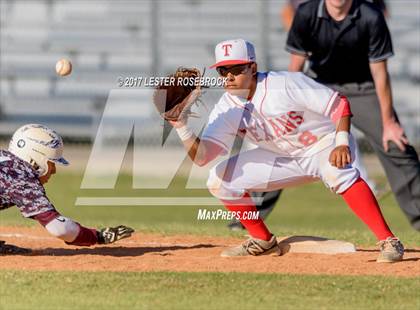 Thumbnail 2 in Floresville vs. Ray (UIL 5A Bi-district Playoffs) photogallery.