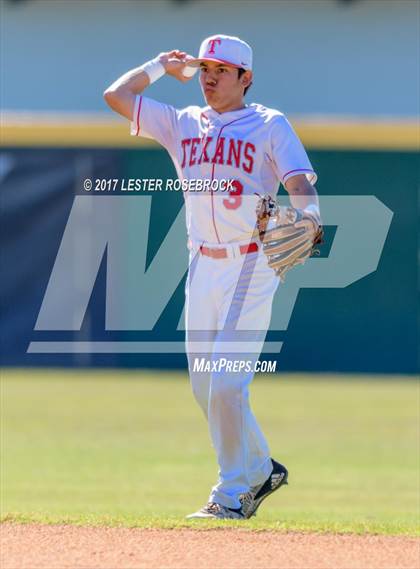 Thumbnail 3 in Floresville vs. Ray (UIL 5A Bi-district Playoffs) photogallery.