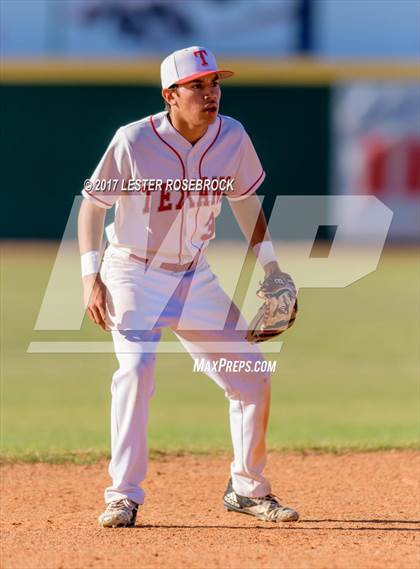 Thumbnail 2 in Floresville vs. Ray (UIL 5A Bi-district Playoffs) photogallery.