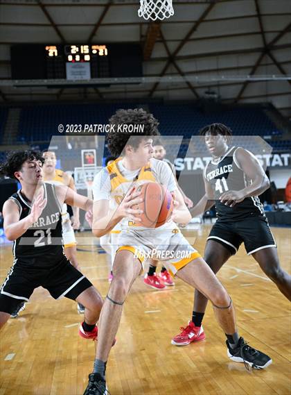 Thumbnail 3 in O'Dea vs. Mountlake Terrace (WIAA State Quarterfinal) photogallery.