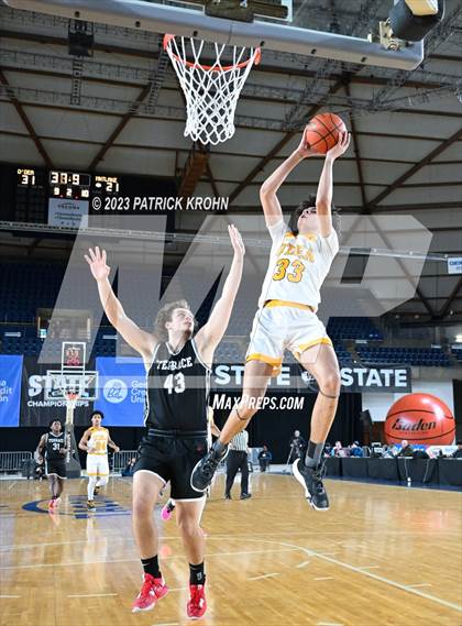 Thumbnail 1 in O'Dea vs. Mountlake Terrace (WIAA State Quarterfinal) photogallery.