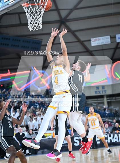 Thumbnail 2 in O'Dea vs. Mountlake Terrace (WIAA State Quarterfinal) photogallery.