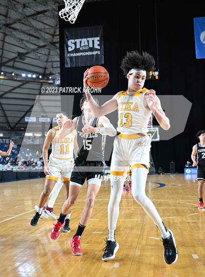 Thumbnail 2 in O'Dea vs. Mountlake Terrace (WIAA State Quarterfinal) photogallery.