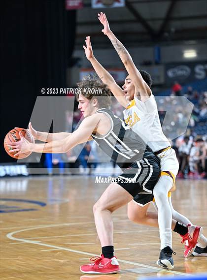 Thumbnail 3 in O'Dea vs. Mountlake Terrace (WIAA State Quarterfinal) photogallery.