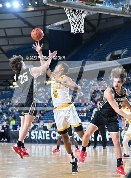 Thumbnail 1 in O'Dea vs. Mountlake Terrace (WIAA State Quarterfinal) photogallery.
