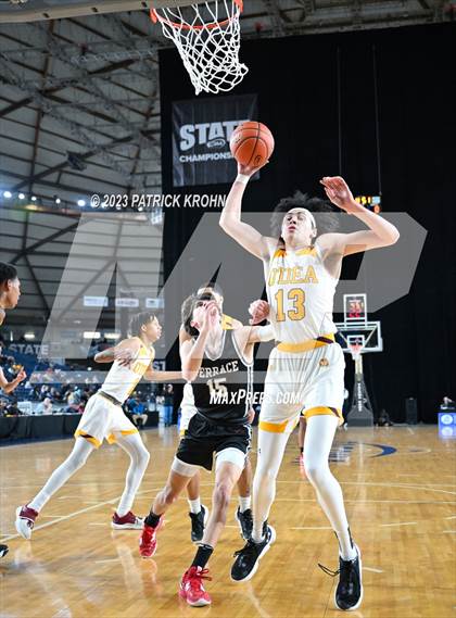 Thumbnail 3 in O'Dea vs. Mountlake Terrace (WIAA State Quarterfinal) photogallery.