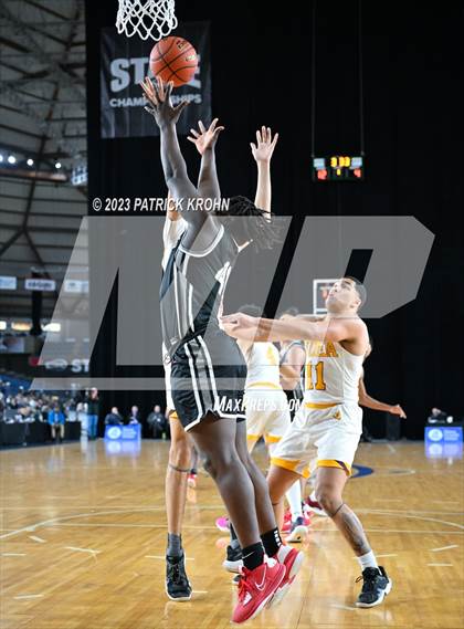 Thumbnail 3 in O'Dea vs. Mountlake Terrace (WIAA State Quarterfinal) photogallery.