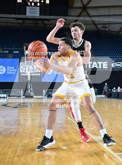 Thumbnail 1 in O'Dea vs. Mountlake Terrace (WIAA State Quarterfinal) photogallery.
