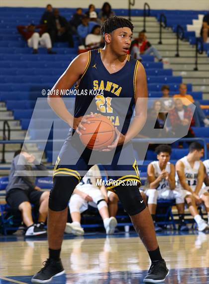 Thumbnail 3 in Santa Monica vs. Chino Hills (Rolling Hills Prep State Preview Classic) photogallery.