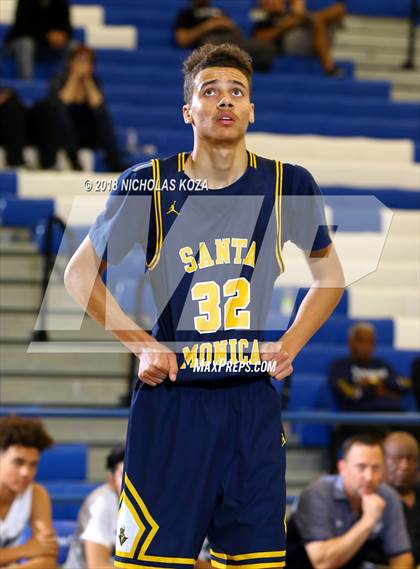 Thumbnail 3 in Santa Monica vs. Chino Hills (Rolling Hills Prep State Preview Classic) photogallery.